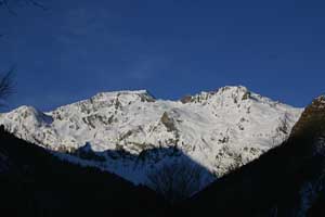 ski de randonnée dans la forêt de barrada