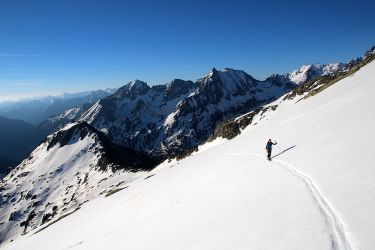 Montée au Ramoung, au fond le pic Méchant